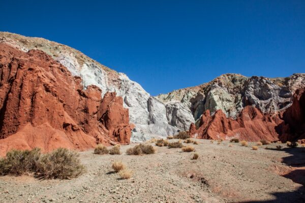 Tour Valle del Arcoíris y Petroglifos de Hierbas Buenas - Imagen 11